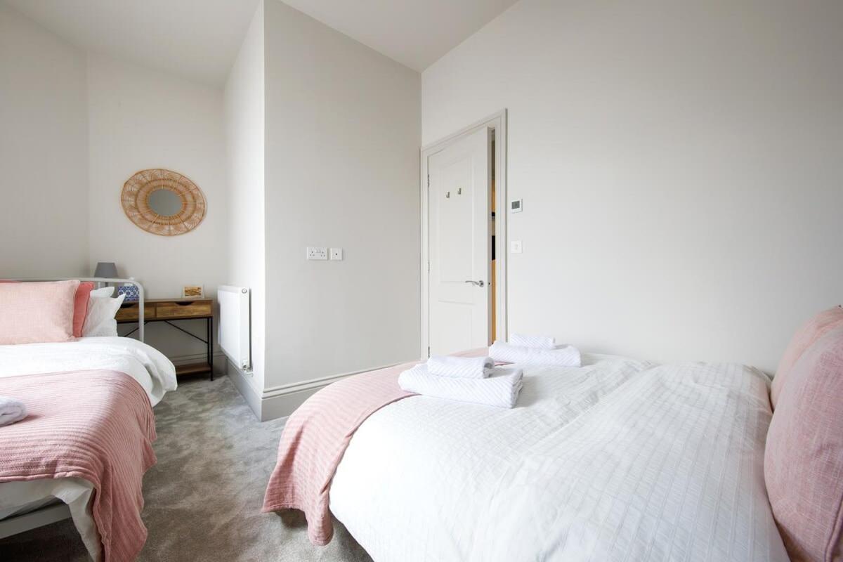 Panoramic Sea Views In Beachfront Apt W Balcony Bognor Regis Exterior photo