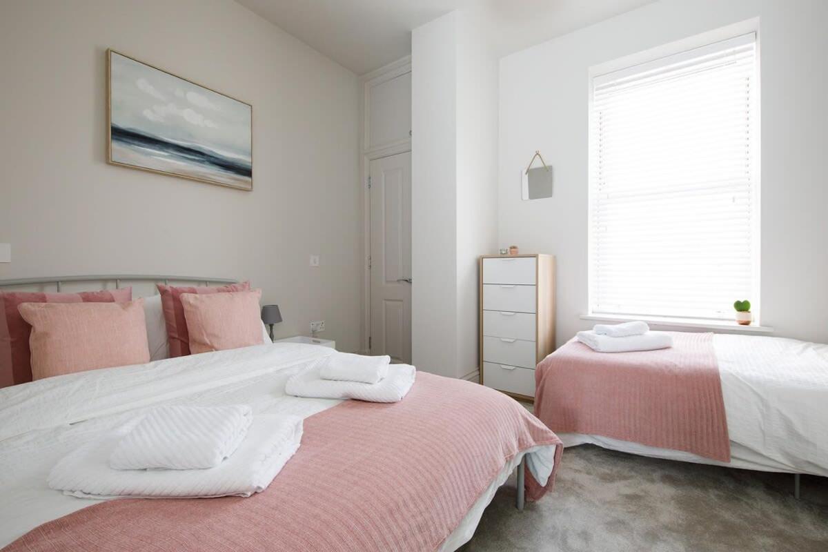 Panoramic Sea Views In Beachfront Apt W Balcony Bognor Regis Exterior photo