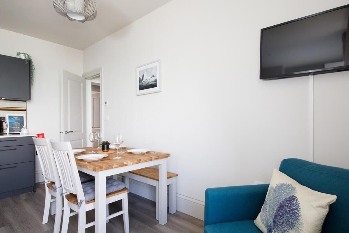 Panoramic Sea Views In Beachfront Apt W Balcony Bognor Regis Exterior photo