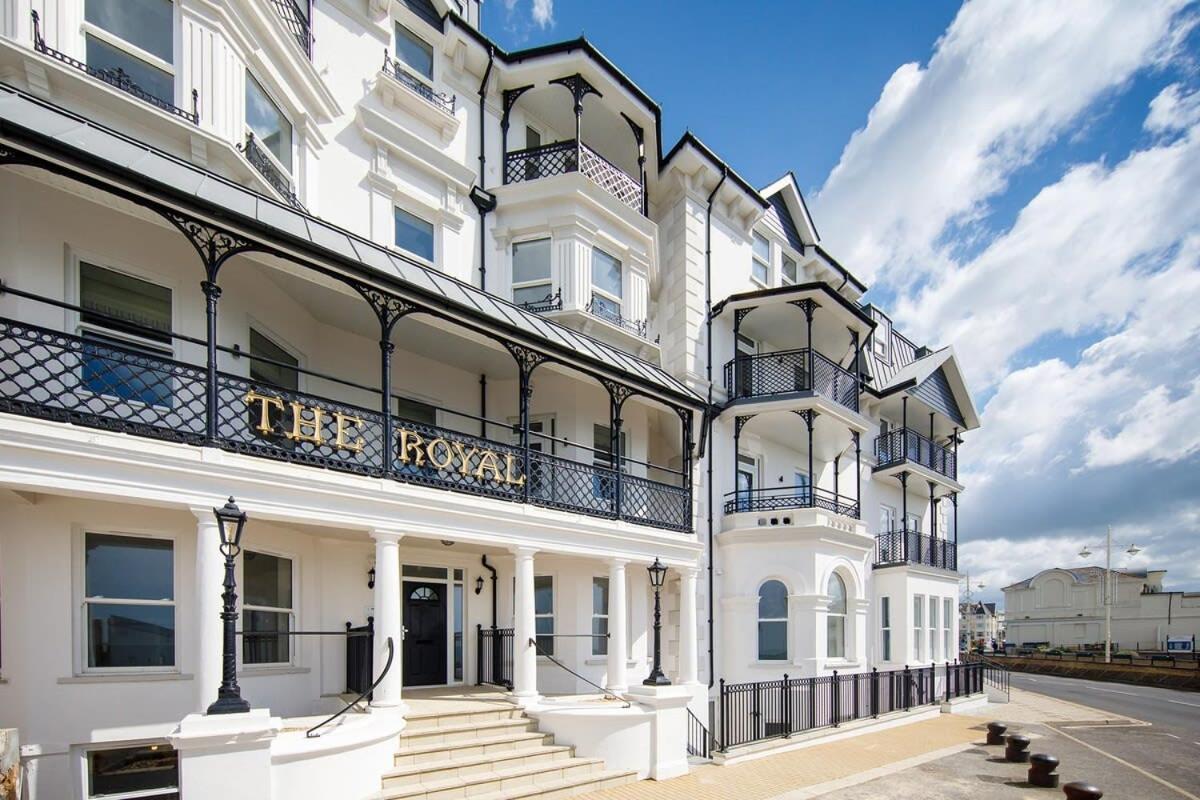 Panoramic Sea Views In Beachfront Apt W Balcony Bognor Regis Exterior photo